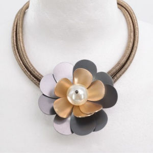 Elegant Necklace with big Golden Flower